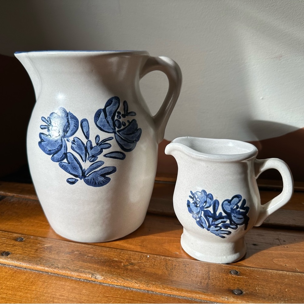 ✨Vintage Pfaltzgraff “Yorktowne” Pitcher and creamer set✨